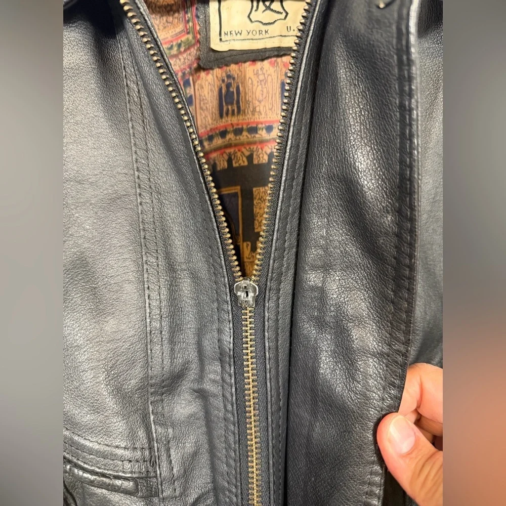 Wilda Vintage Men’s Black Genuine Leather Bomber Jacket L Lined Zip Front - Picture 4 of 13